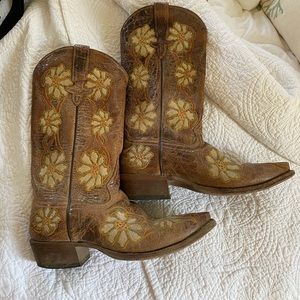 Macie Bean Boots 🌻